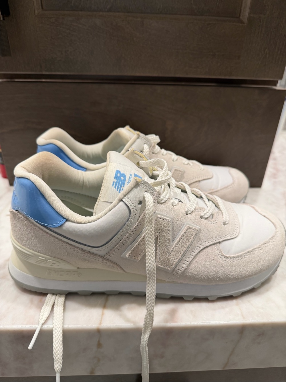 New Balance Women's Cream & Light Blue Retro Runner
